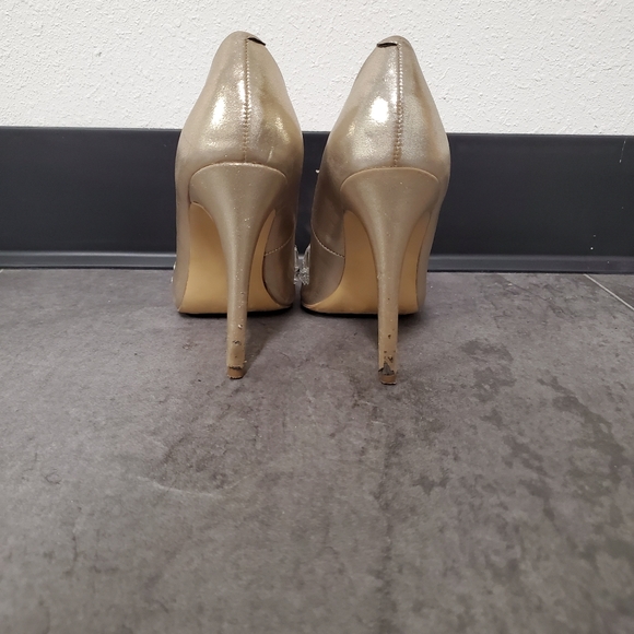 Shoes - Picture 5 of 6